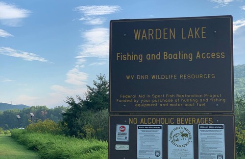 Wardensville Casa | Acogedora Lakeside Homestead