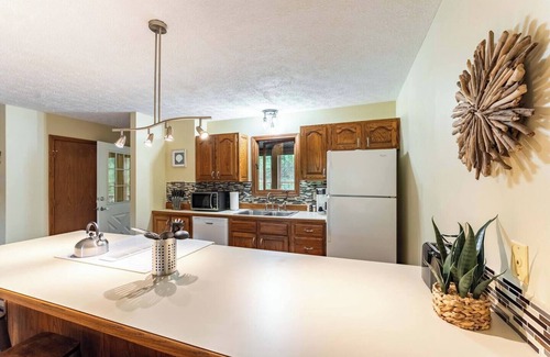 Cheat Lake Casa | Cozy Lakeside Townhouse
