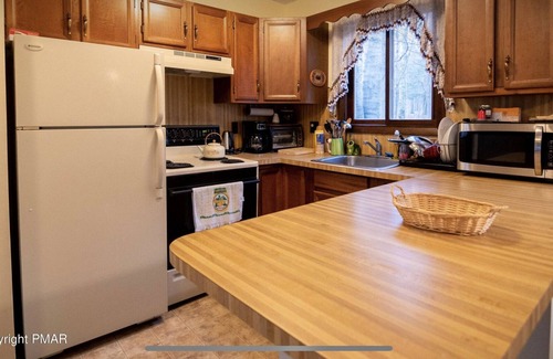 Hamlin Casa | Cozy Lakeview Cottage in Amenity Filled Community-Walk to Beach/Pool