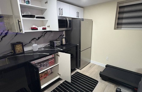 Transcona Casa | Cozy Lakeview Family Suite