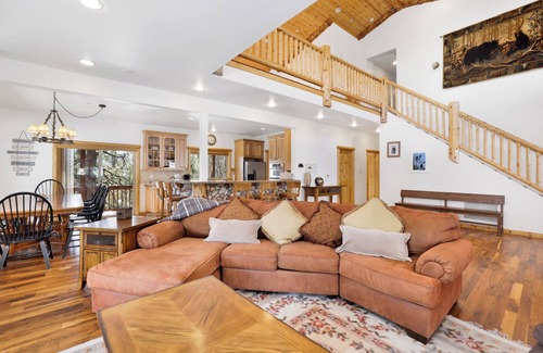 Fawnskin Cabina | Cozy Lakeview Hideaway #2261