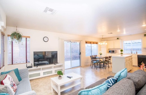Spring Valley Casa | Cozy Large 5 BR House
