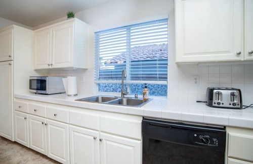 Spring Valley Casa | Cozy Large 5 BR House