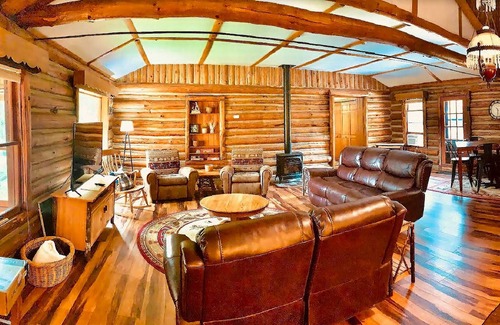 Lake George Cabina | Cozy Large Lakeside Cabin! Near West & Lake George