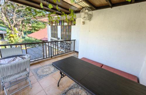 Las Pinas Casa | Cozy Las Pinas Haven with Big Garden, Pet Friendly - Near Super Market and the Airport