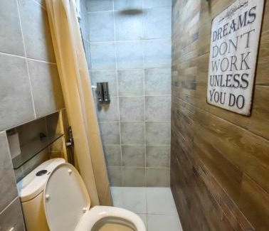 Las Pinas Casa | Cozy Las Pinas Haven with Big Garden, Pet Friendly - Near Super Market and the Airport