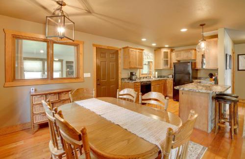 Lead Casa | Cozy Lead Cabin with Deck Less Than 1 Mi to Ski Slopes!