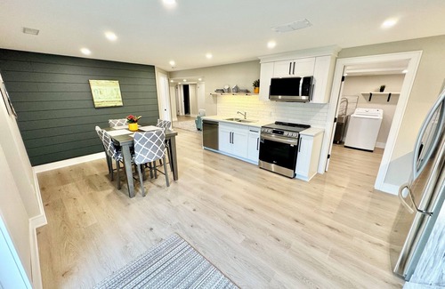 Collingwood Casa | Cozy Licensed Collingwood Suite & Spa – 1BR + Family Room Near Blue Mountain!