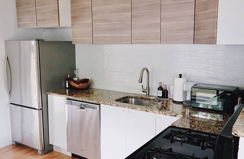 Govalle Casa | Cozy little blue house in East Austin! 10 min from everything!