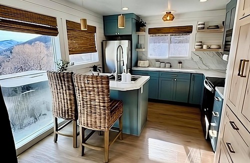 Midway Cabina | Cozy Little Cabin w/Hot Tub