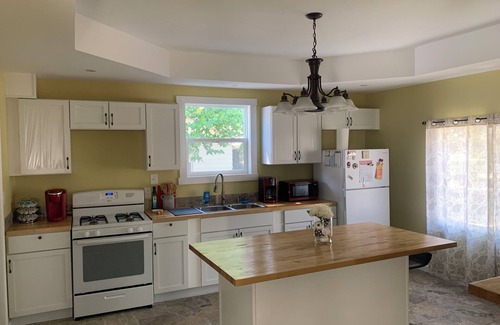 Ottawa Casa | Cozy little house walking distance from downtown Ottawa - Window air units