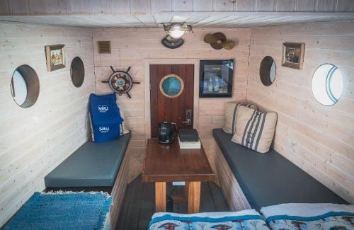 Parnu Casa | Cozy little house with sauna on a fishing boat