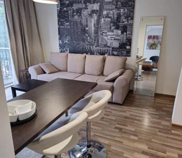 Kesklinn Apartamento | Cozy Little Penthouse Free Parking