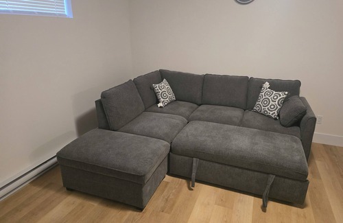 Riverview Apartamento | Cozy living room and bedroom apartment in tranquil Riverview with WiFi