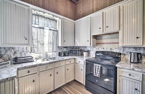 Livingston Casa | Cozy Livingston House w/ Fenced Yard + Patio!