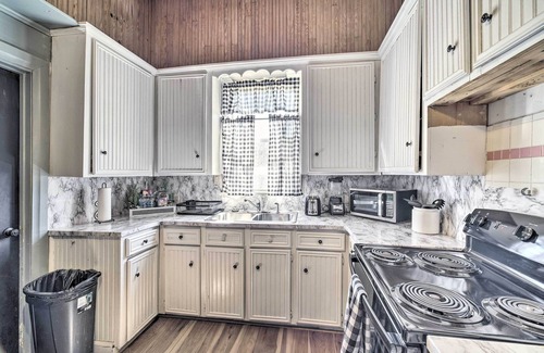 Livingston Casa | Cozy Livingston House w/ Fenced Yard + Patio!
