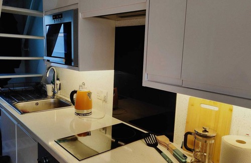 Seafront Cabina | Cozy Loft Boat View - Brighton Marina