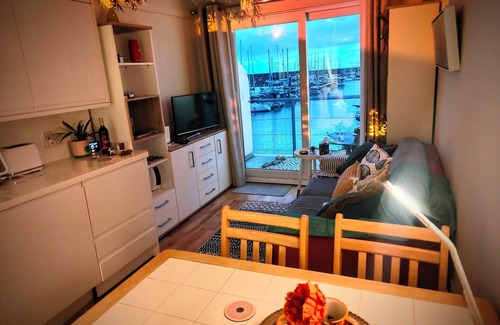 Seafront Cabina | Cozy Loft Boat View - Brighton Marina