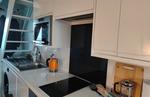 Seafront Cabina | Cozy Loft Boat View - Brighton Marina