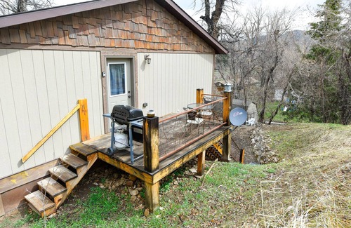 Spearfish Cabina | Cozy Loft Near Downtown Spearfish & City Park! Walk to Festivals/Restaurants