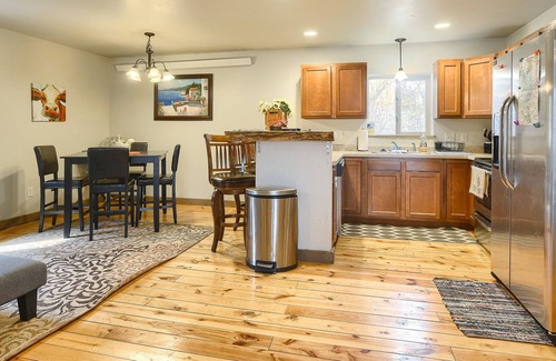 Spearfish Cabina | Cozy Loft Near Downtown Spearfish & City Park! Walk to Festivals/Restaurants