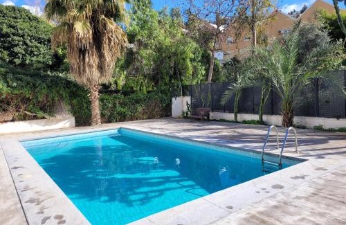 Cerrado de Calderon Apartamento | "COZY LOFT", TERRACE, PARKING and SWIMMING POOL
