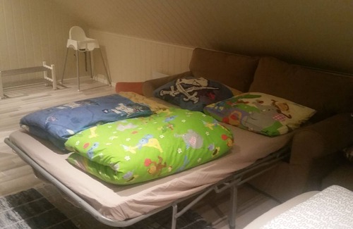 Ovre Eiker Apartamento | Cozy loft with WiFi and AC in a quite residential area
