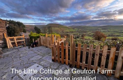 Bryn-crug Casa | Cozy Log Burner Cottage & On-Site Dog Field