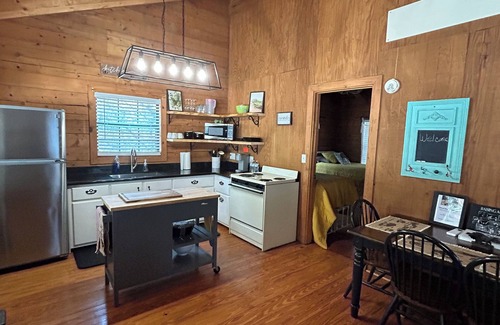 Concan Cabina | Cozy Log Cabin called Buffalo Horizon. Sleeps 4. Close to Frio River