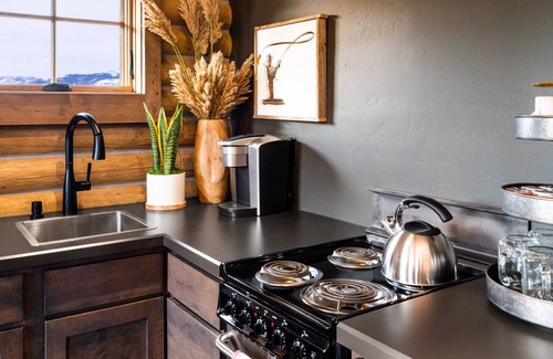 Livingston Cabina | Cozy Log Cabin near Yellowstone River and Park