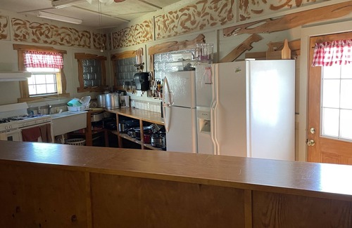 Blanco Cabina | Cozy Log Cabin on Miller Creek - 5 mi south of downtown Johnson City