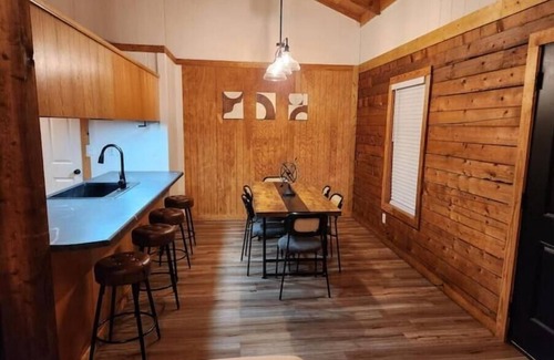 Heber Springs Cabina | Cozy Log Cabin Retreat - Minutes from fly fishing!!