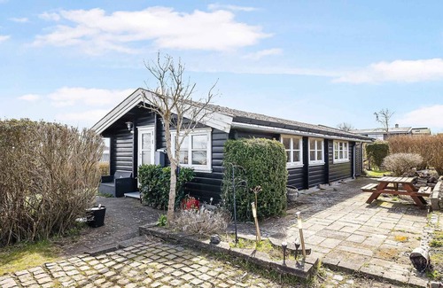 Kirke Saaby Casa | Cozy log cabin with a view of the water