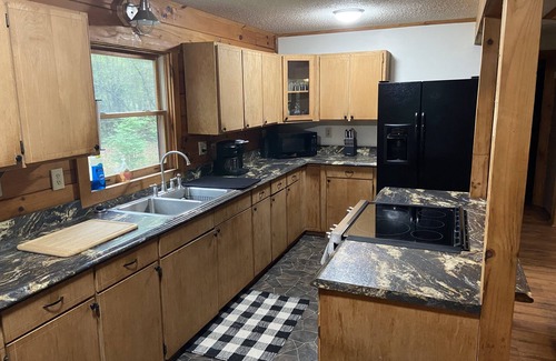 Florence Cabina | Cozy log cabin with plenty of space in Florence, SC