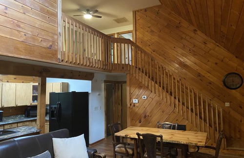 Florence Cabina | Cozy log cabin with plenty of space in Florence, SC