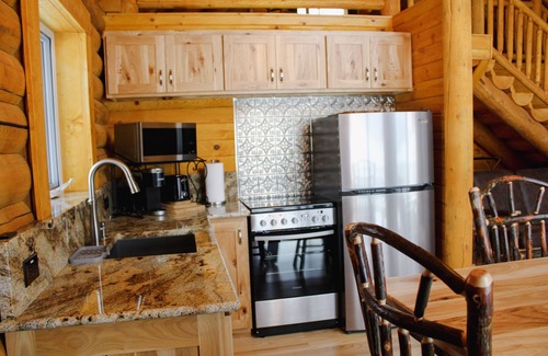 La Farge Cabina | Cozy log cabin with sauna, the perfect year round relaxing getaway! Built 2022