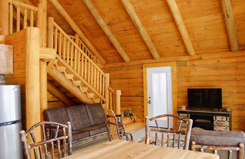 La Farge Cabina | Cozy log cabin with sauna, the perfect year round relaxing getaway! Built 2022