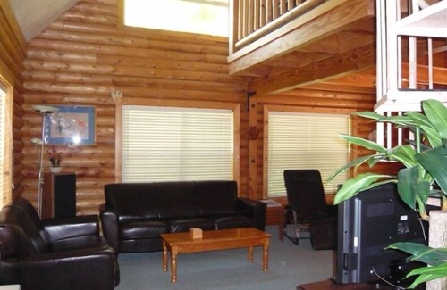 Dunsmuir Casa | Acogedora casa de troncos a orillas del río Upper Sacramento