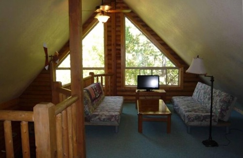 Dunsmuir Casa | Acogedora casa de troncos a orillas del río Upper Sacramento