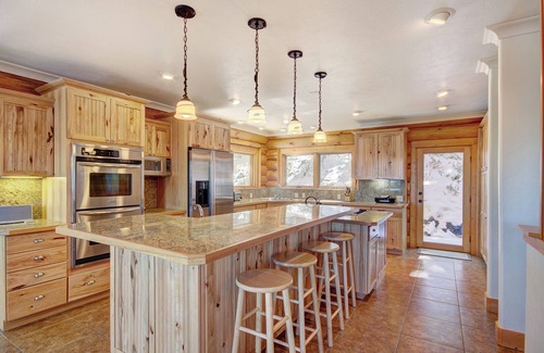 Quandary Village Casa | Cozy Log Home with Astonishing Views