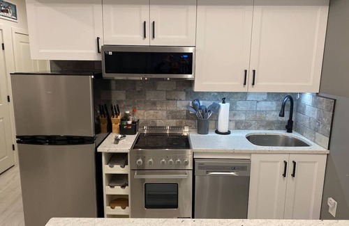 Lincoln Apartamento | White Mnt Retreat-Stunning River & Mnt views-Pool-Hot tub-Free shuttle to Loon