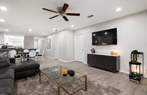 McAllen Condominio | Cozy, Lovely 2 bedroom 2.5 bathrooms Recently remodeled.