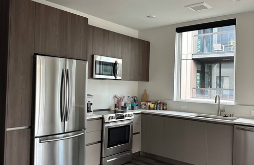 Lakeside Apartamento | Cozy lovely apartment in Oakland with fitness facility and other amenities