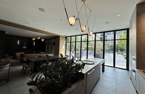 Lakeside Apartamento | Cozy lovely apartment in Oakland with fitness facility and other amenities