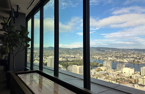 Lakeside Apartamento | Cozy lovely apartment in Oakland with fitness facility and other amenities