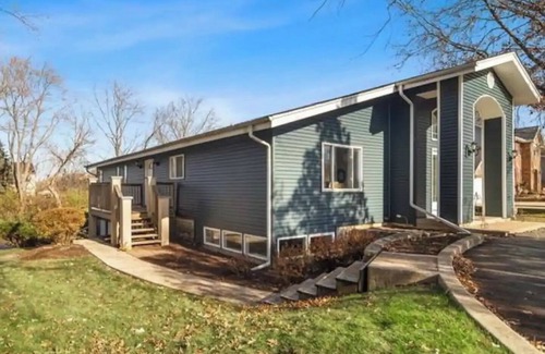 West Chicago Apartamento | Cozy lower level apartment