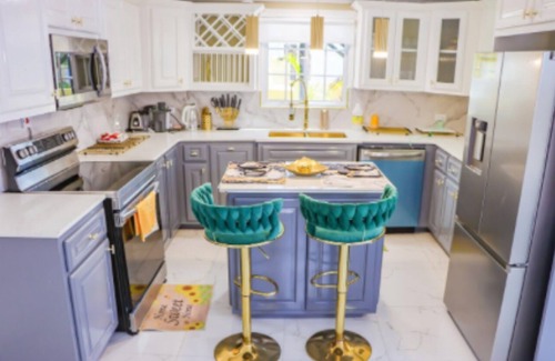 Green Island Casa | Cozy Luxury Hideaway With Free Wifi,Parking,Swimming Pool&Jacuzzi Near Negril 3b