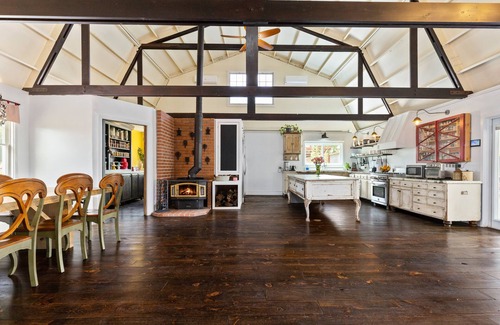 Paso Robles Casa | Cozy Lux Barnhouse in Paso Robles