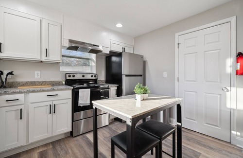 Sharonbrook Apartamento | Cozy Luxe 1-bedroom apartment in South Charlotte- Private driveway