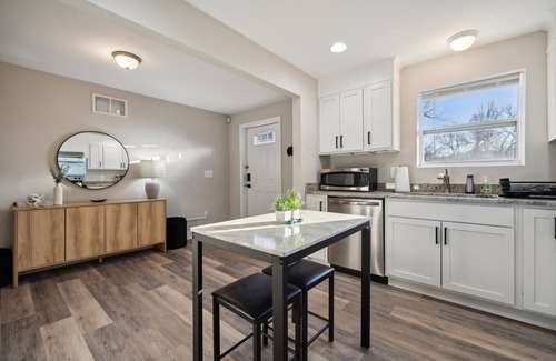 Sharonbrook Apartamento | Cozy Luxe 1-bedroom apartment in South Charlotte- Private driveway